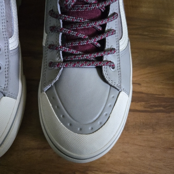 Vans Sk8 Hi Mte 2 Hiking Boots Women 9.5 Grey And White Waterproof 032026 - Picture 3 of 10